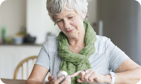 Woman holding the OneTouch Verio® Reflect Meter